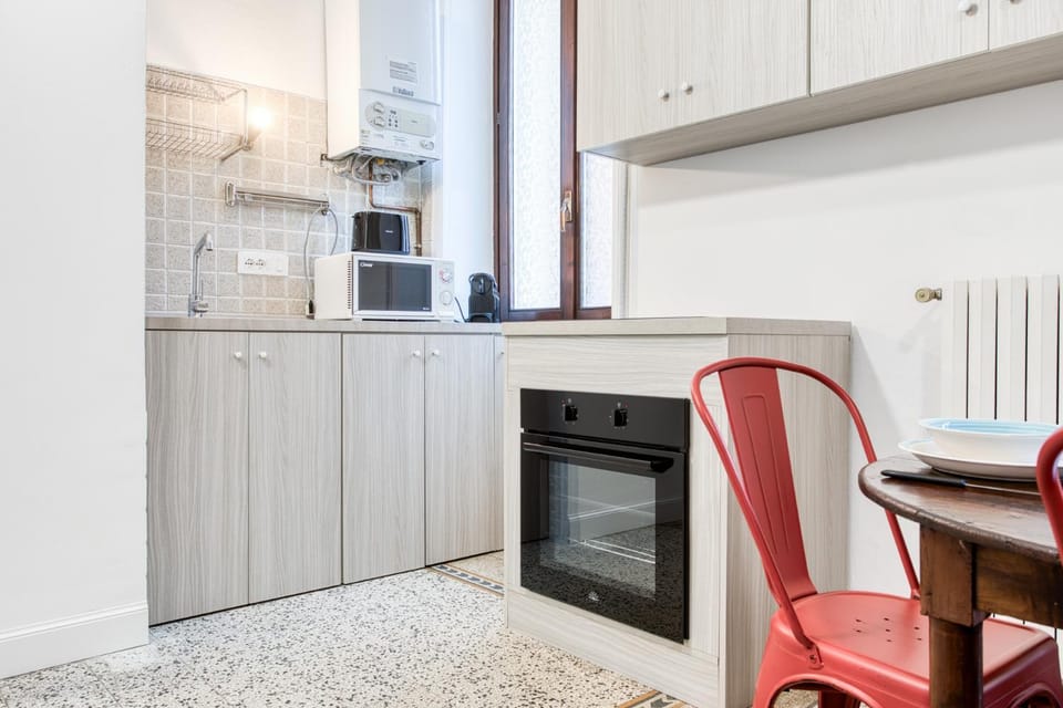 Kitchen or kitchenette, Dining area, oven, stove