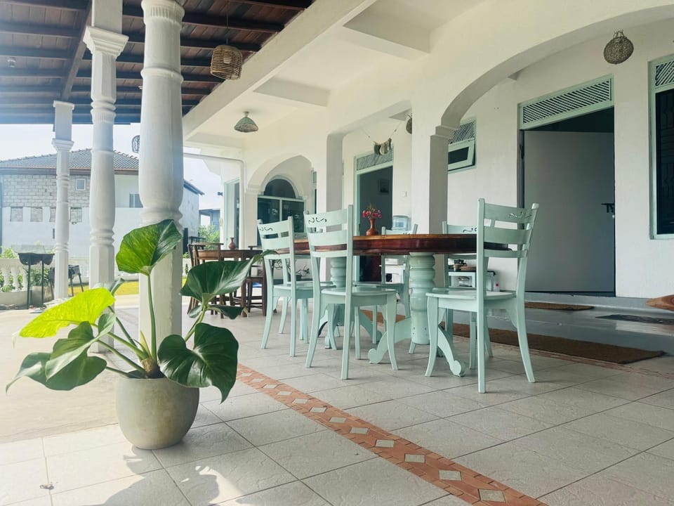 Restaurant/places to eat, Restaurant/places to eat, Dining area