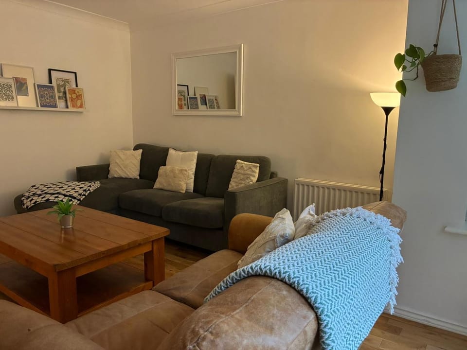 Living room, Seating area, internet