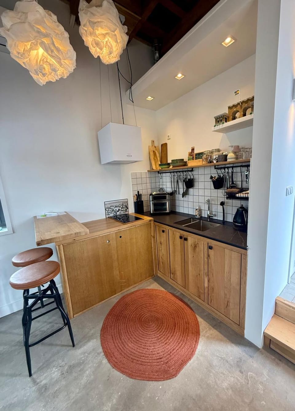 Kitchen or kitchenette, Dining area, stove