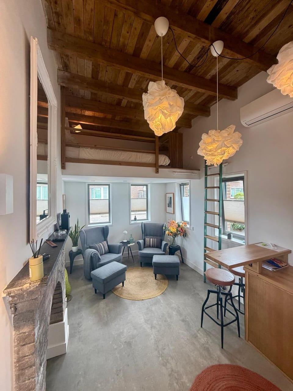 Living room, Seating area