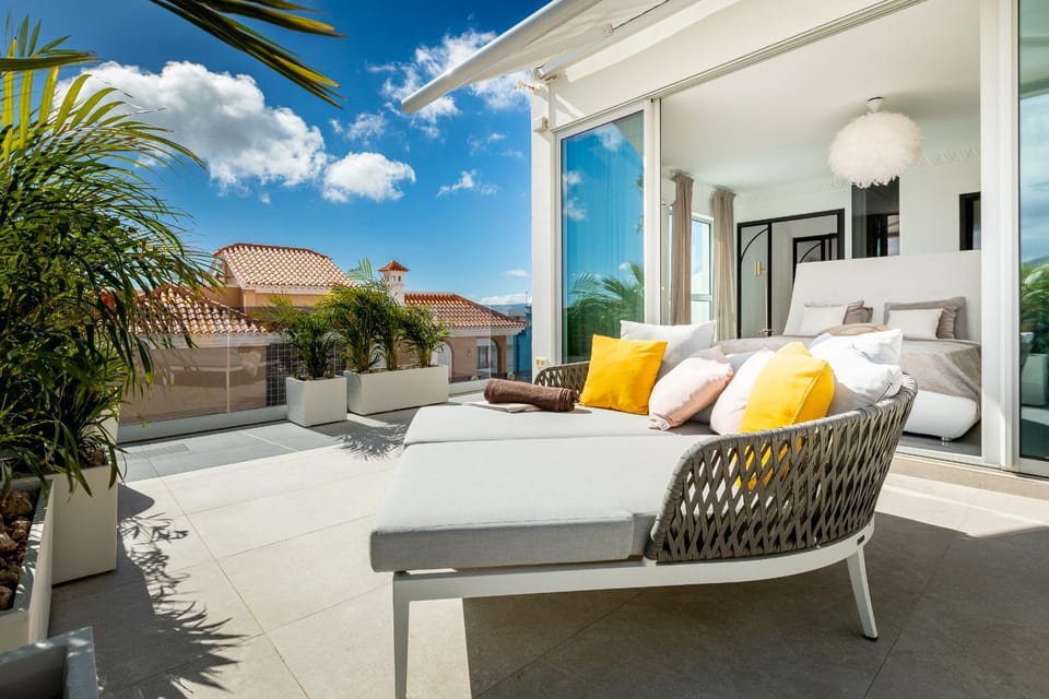 Balcony/Terrace, sunbed