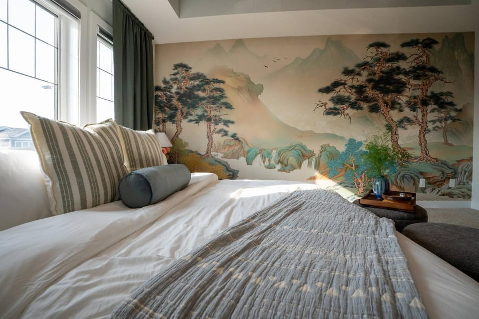 Bed, Photo of the whole room, Decorative detail, Bedroom