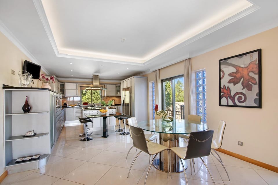 Property building, Kitchen or kitchenette, Living room