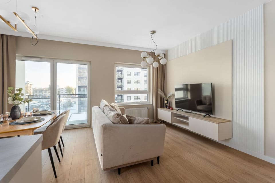 TV and multimedia, Living room, Seating area, Dining area, Evening entertainment