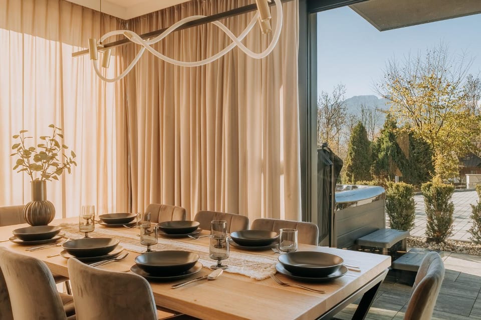 Day, Natural landscape, Dining area, Mountain view