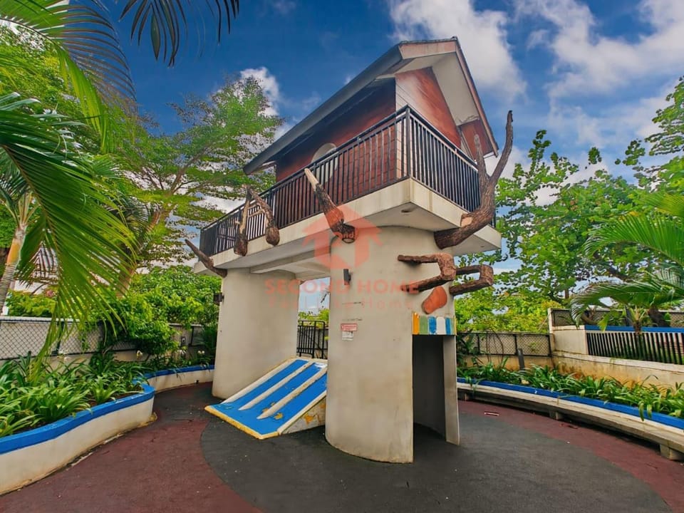 Cozy 2BR Bassura Apt pool WI-FI Netflix Apartment in Jakarta