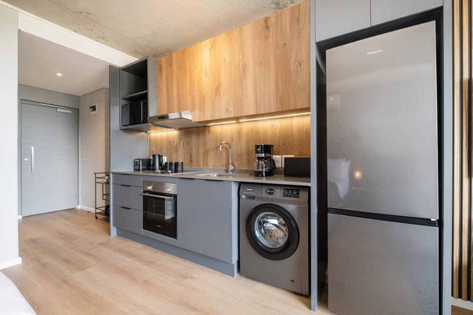 Coffee/tea facilities, Kitchen or kitchenette, oven, stove, toaster, washing machine