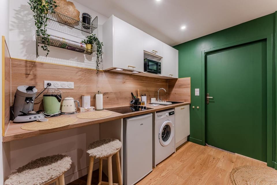 Kitchen or kitchenette, kitchen