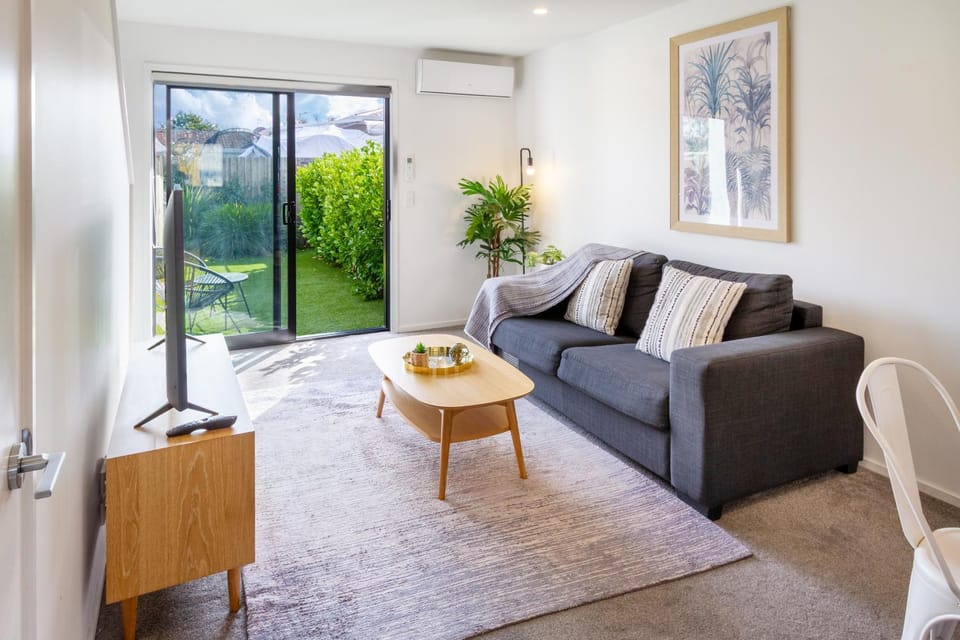 Living room, Garden view, air conditioner