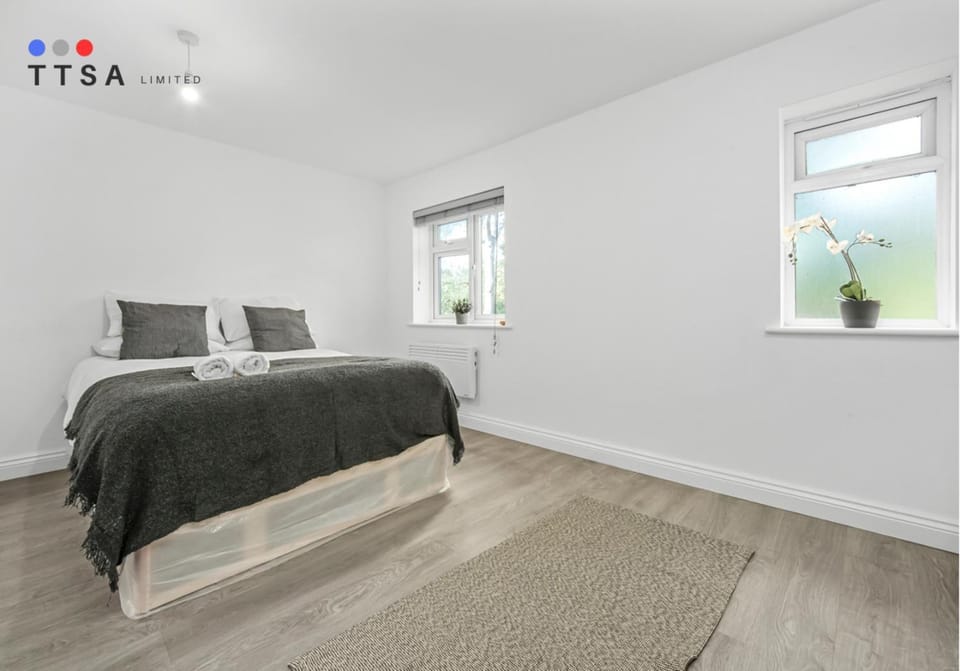 Modern Studio with En-Suite & Kitchenette - Norwood Junction - Kings Road 2 Apartment in Croydon