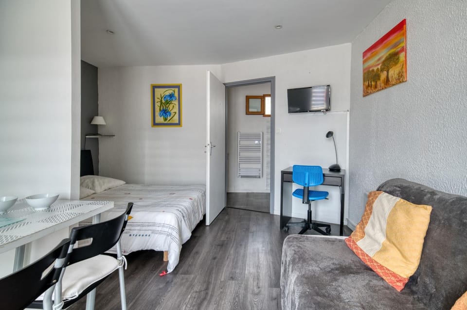 Property building, Living room, Bedroom