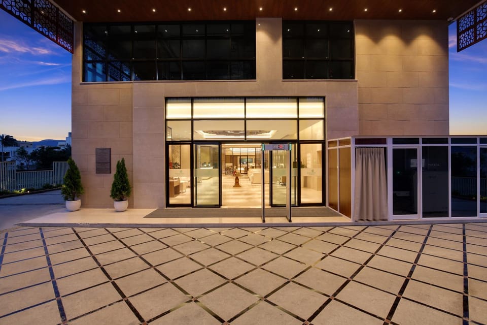 Facade/entrance