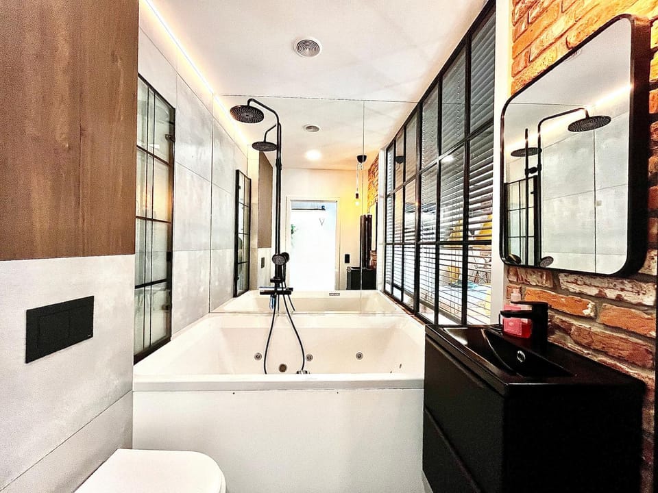 Shower, Hot Tub, Bathroom, Bath