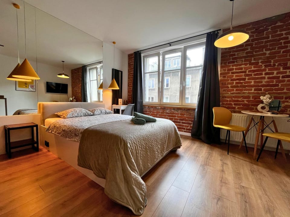 Bed, Photo of the whole room, Seating area, Bedroom