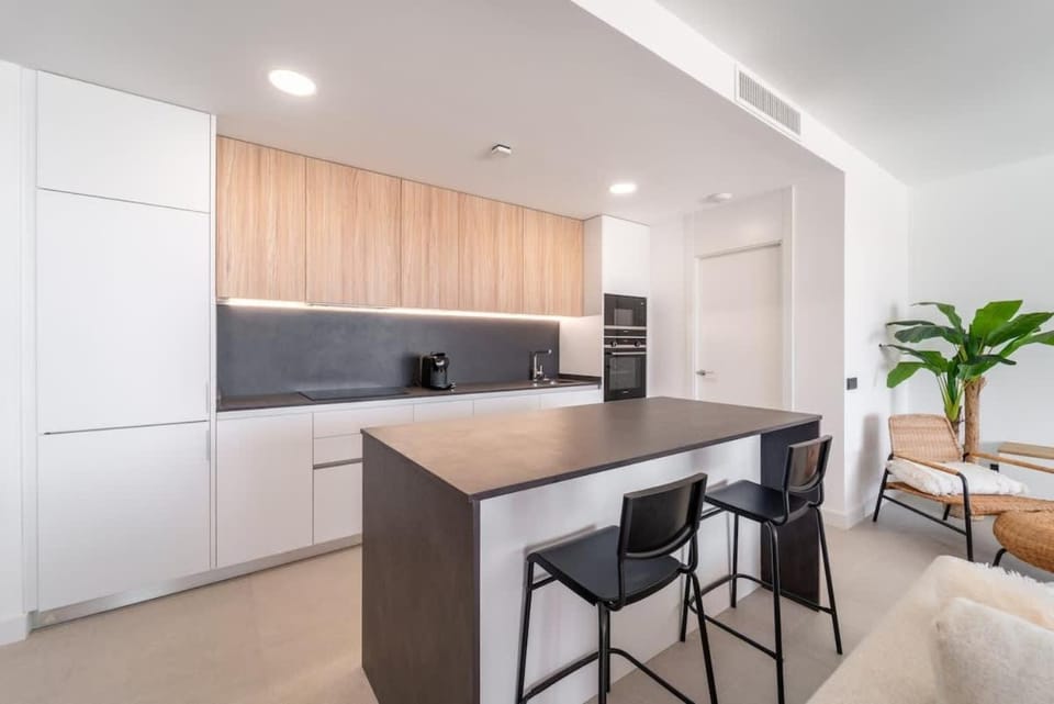 Kitchen or kitchenette, microwave, oven