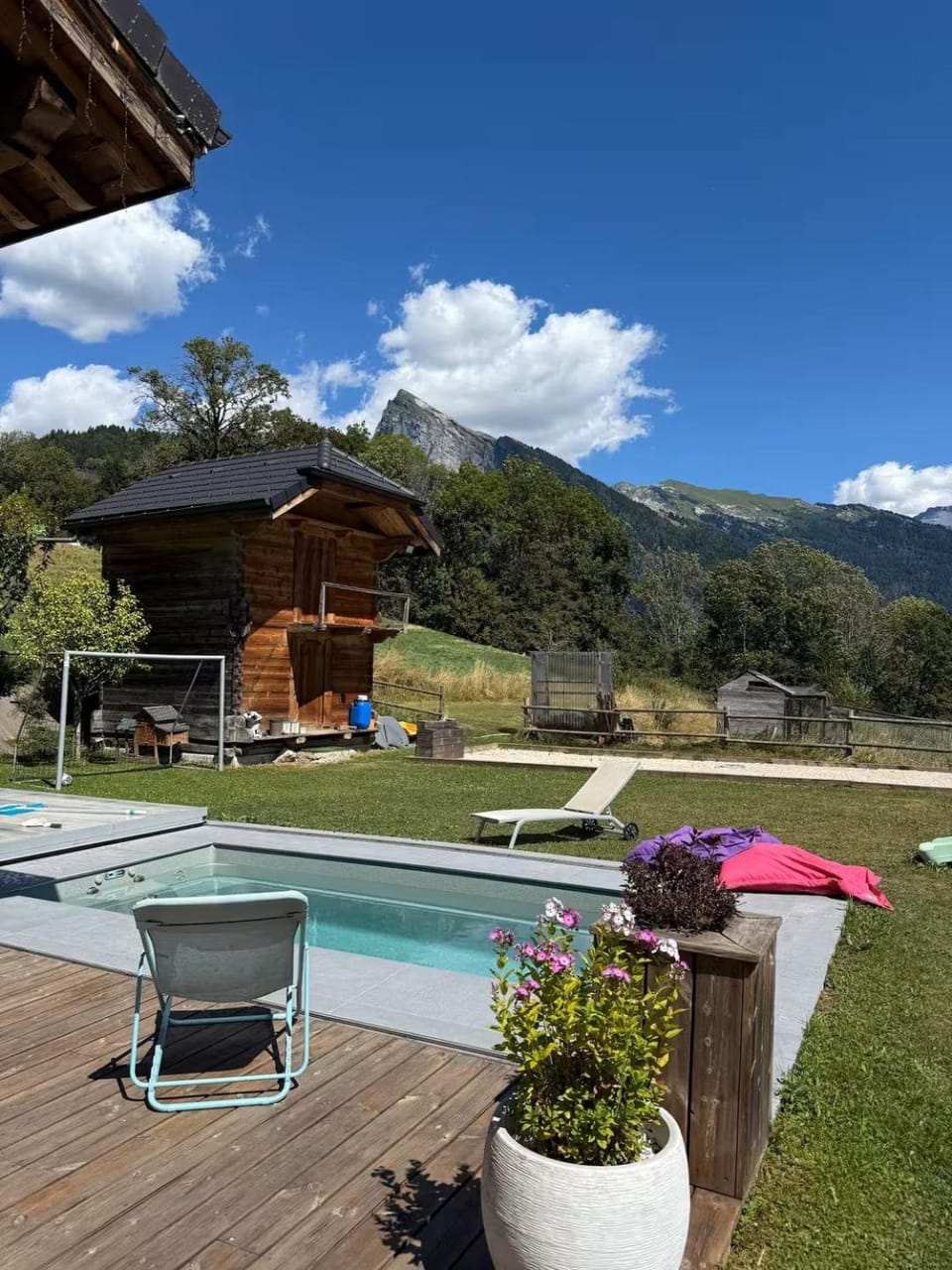 Beautiful chalet with swimming pool & great garden House in Samoëns