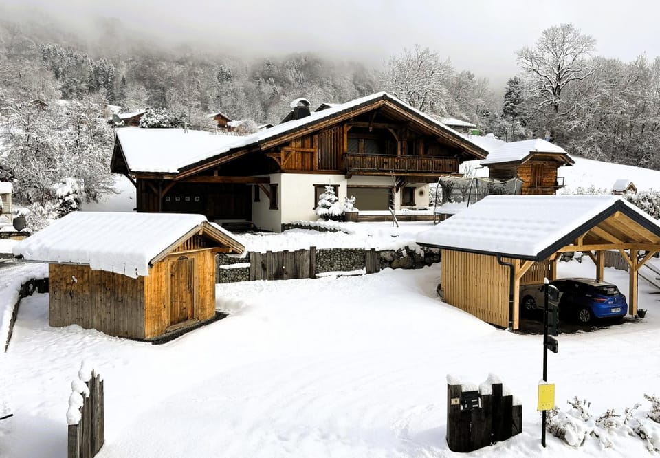 Beautiful chalet with swimming pool & great garden House in Samoëns