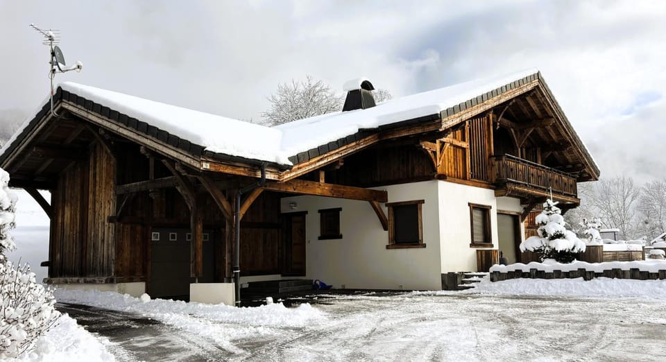 Beautiful chalet with swimming pool & great garden House in Samoëns