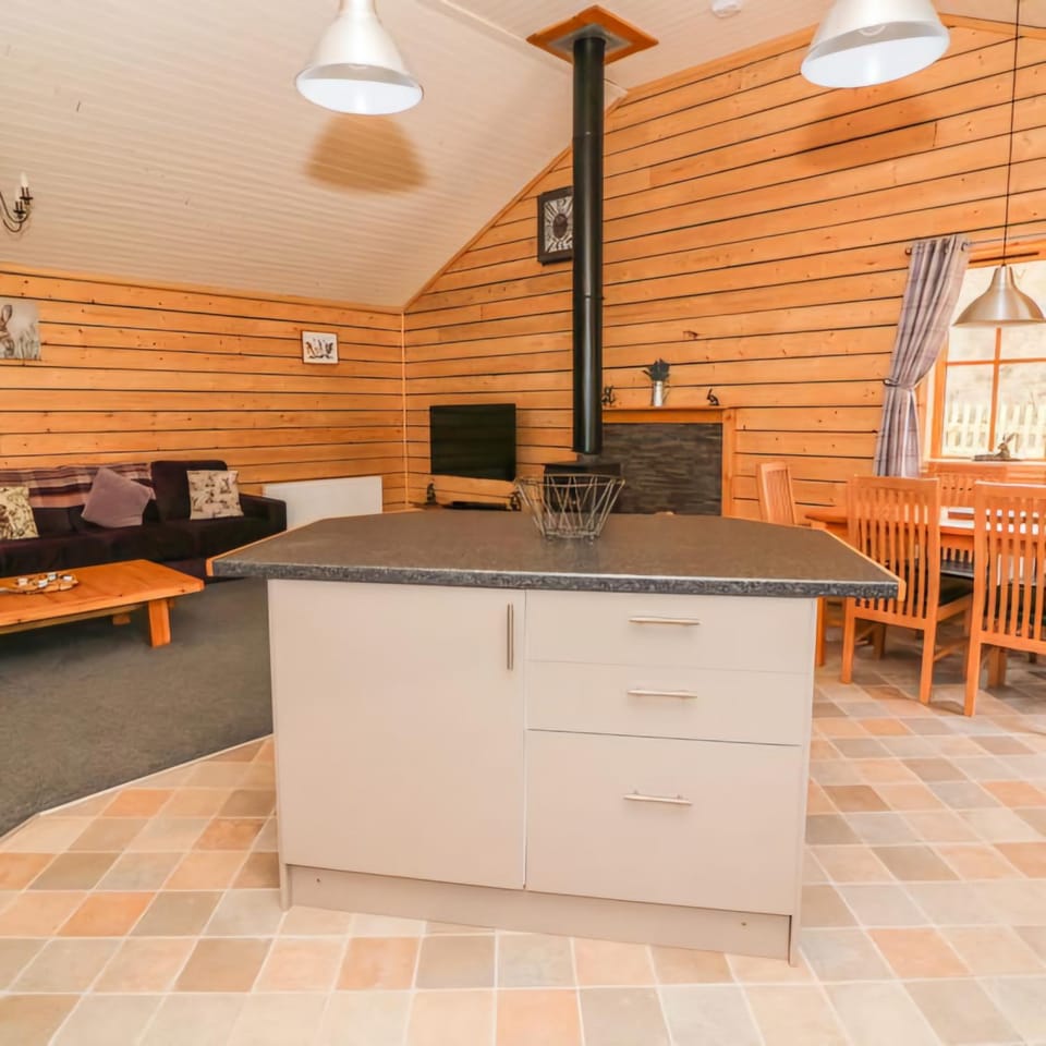 Alpaca cabin-mountain view-hot tub-rural retreat Cabin in Wales