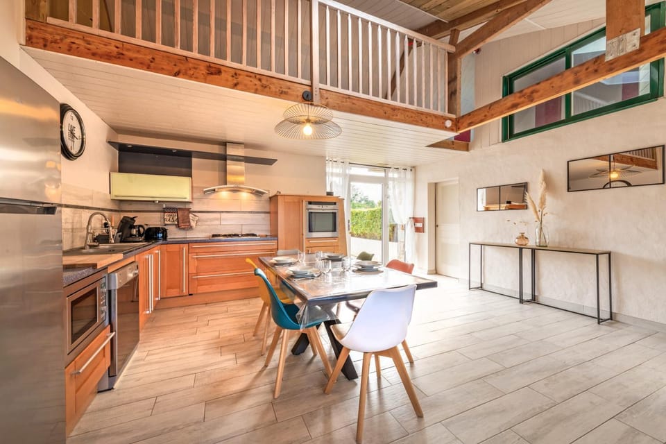 Property building, Kitchen or kitchenette, Living room