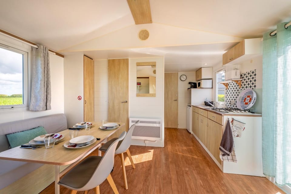 Property building, Kitchen or kitchenette, Living room