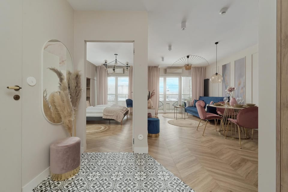 Bed, Living room, Photo of the whole room, Seating area, Bedroom