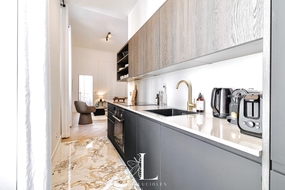 Coffee/tea facilities, Kitchen or kitchenette, oven, stove, toaster