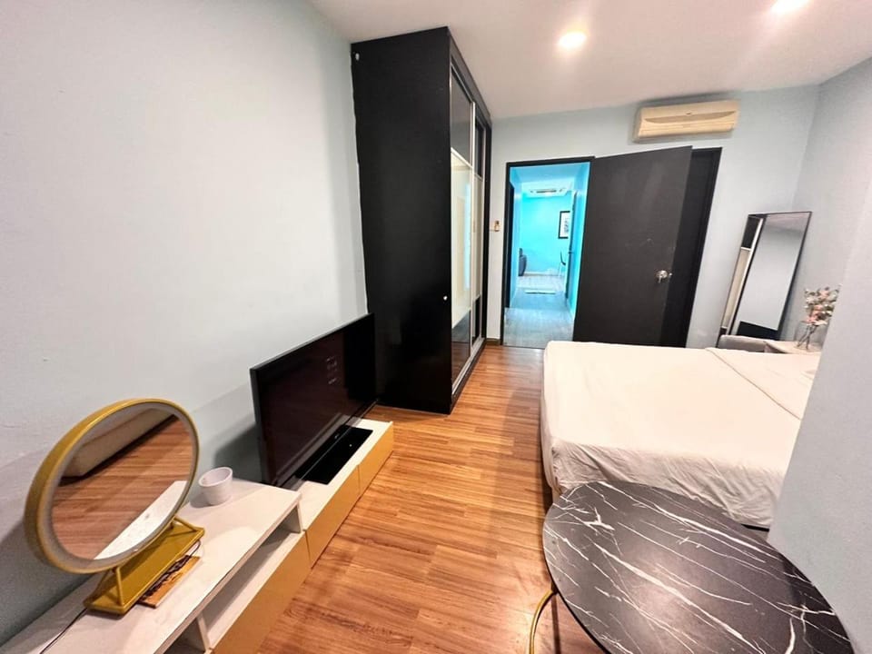 TV and multimedia, Photo of the whole room, Bedroom, air conditioner