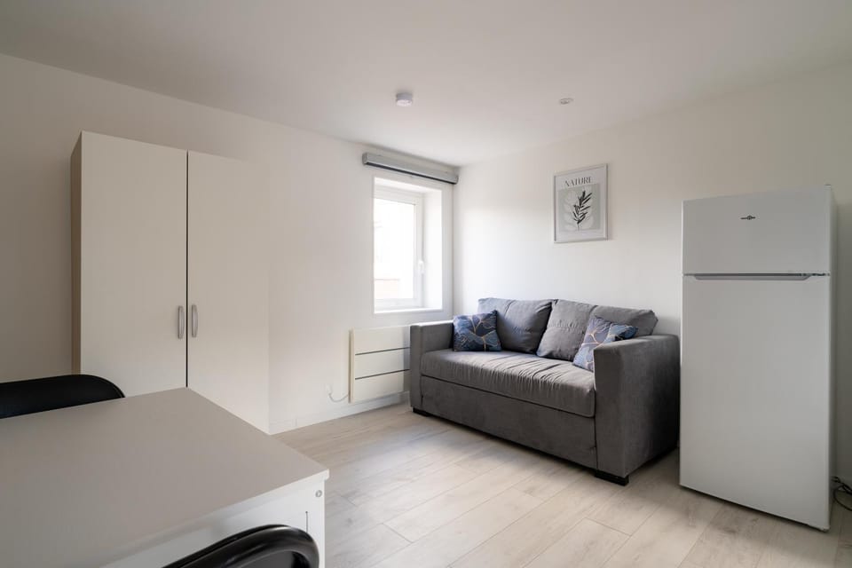 Bed, Living room