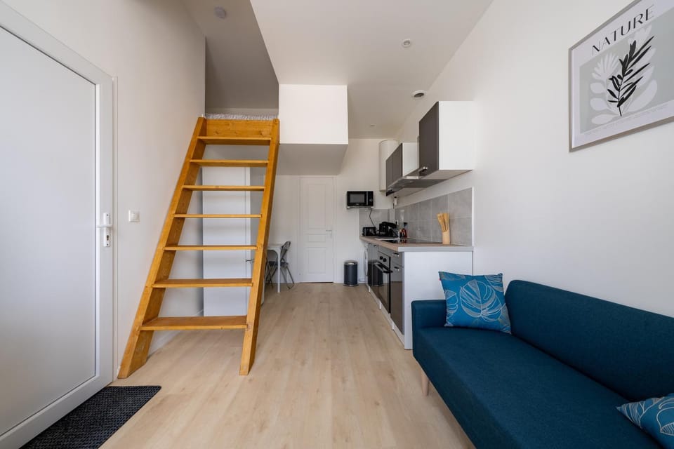 Kitchen or kitchenette, Living room, Seating area