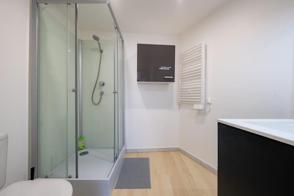 Shower, Bathroom