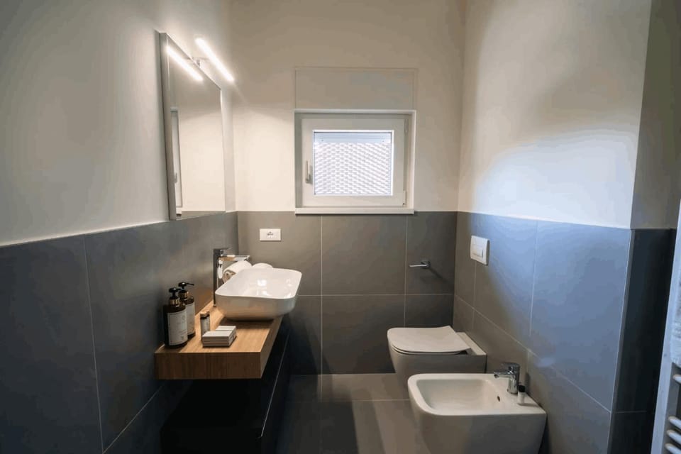 Toilet, Bathroom, bidet, towels