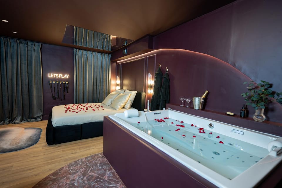 Luxury Love Room - Balneo - Cinema Apartment in Grasse