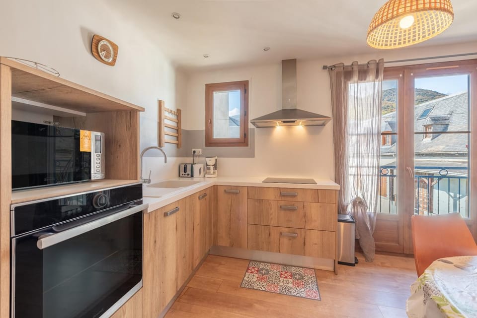 Kitchen or kitchenette, Living room