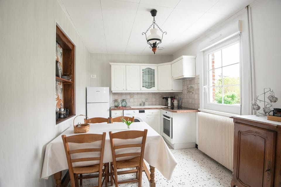 Property building, Kitchen or kitchenette, Living room