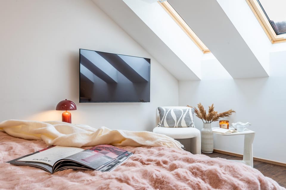 Prague Days - Luxurious 3BDR Maisonette w AC & Balcony & Desk Apartment in Prague