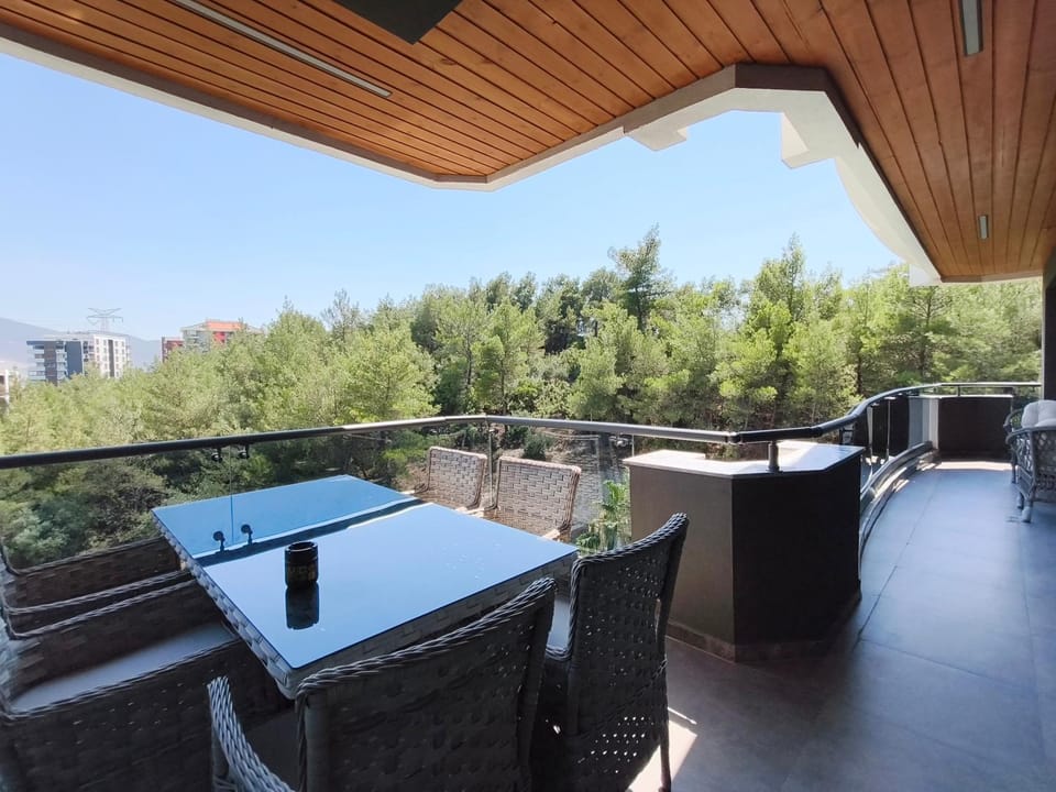 View (from property/room), Balcony/Terrace, Seating area, Dining area