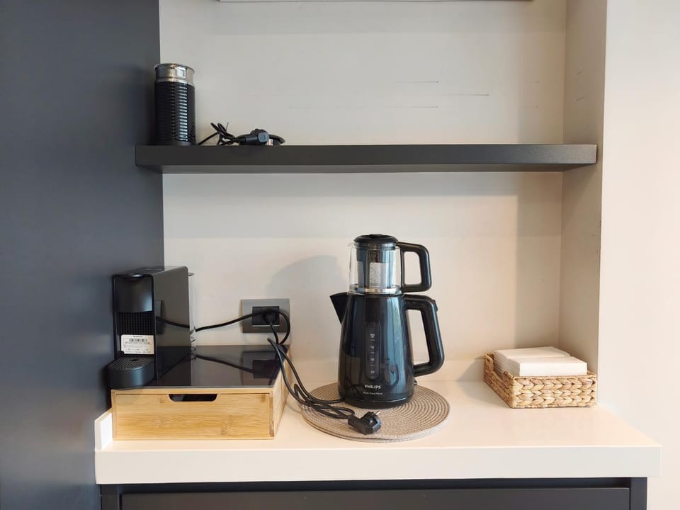 Coffee/tea facilities, minibar