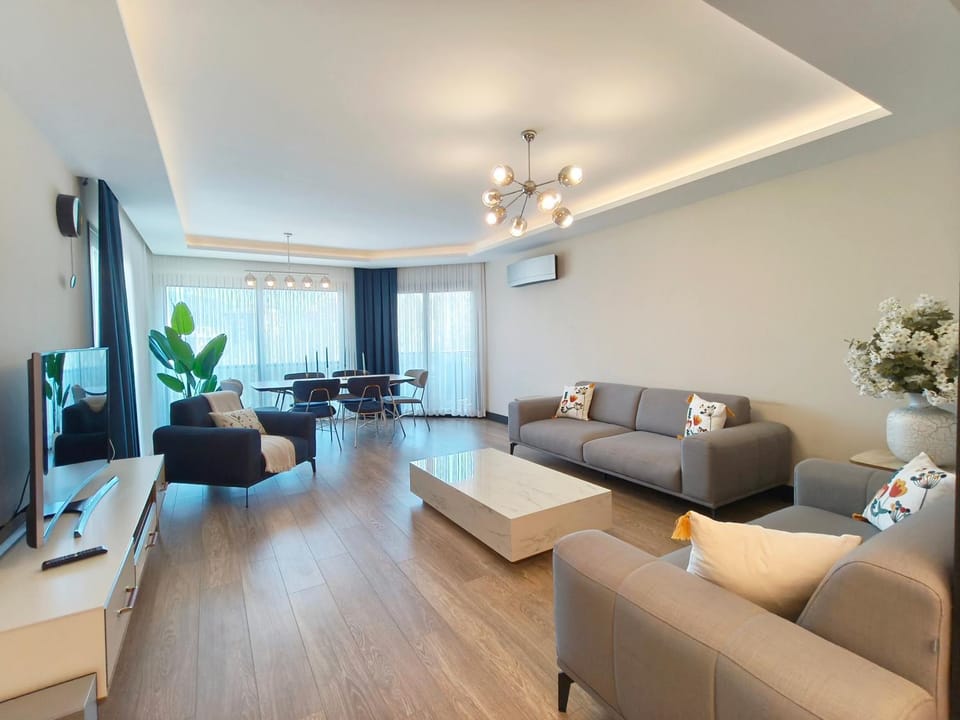 Communal lounge/ TV room, TV and multimedia, Living room