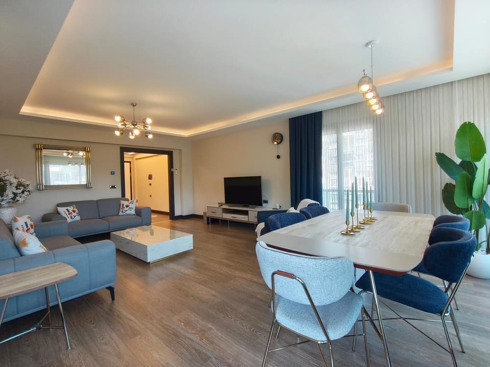 Communal lounge/ TV room, Living room, Seating area, Dining area