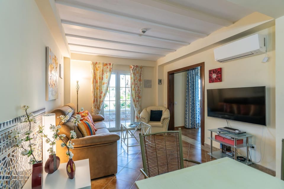 Communal lounge/ TV room, Living room