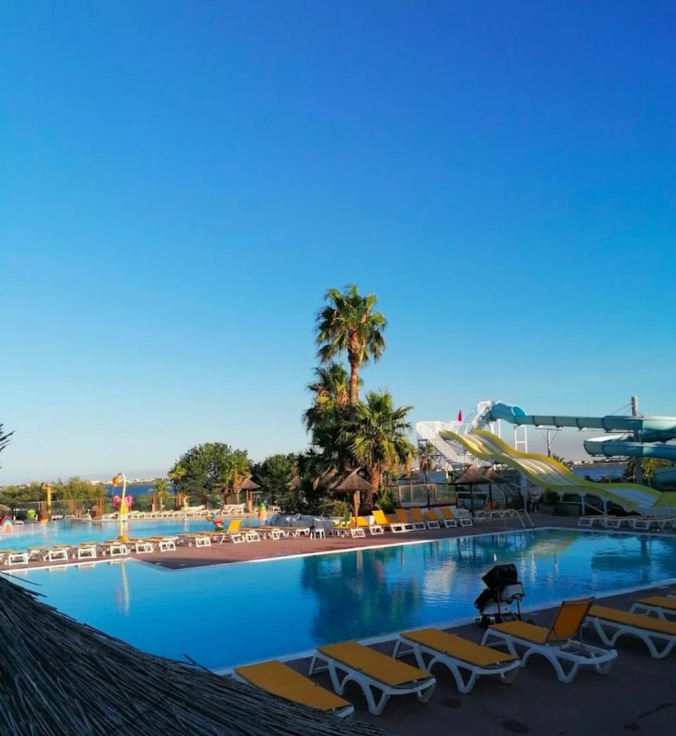 Day, Natural landscape, Pool view, Swimming pool, sunbed