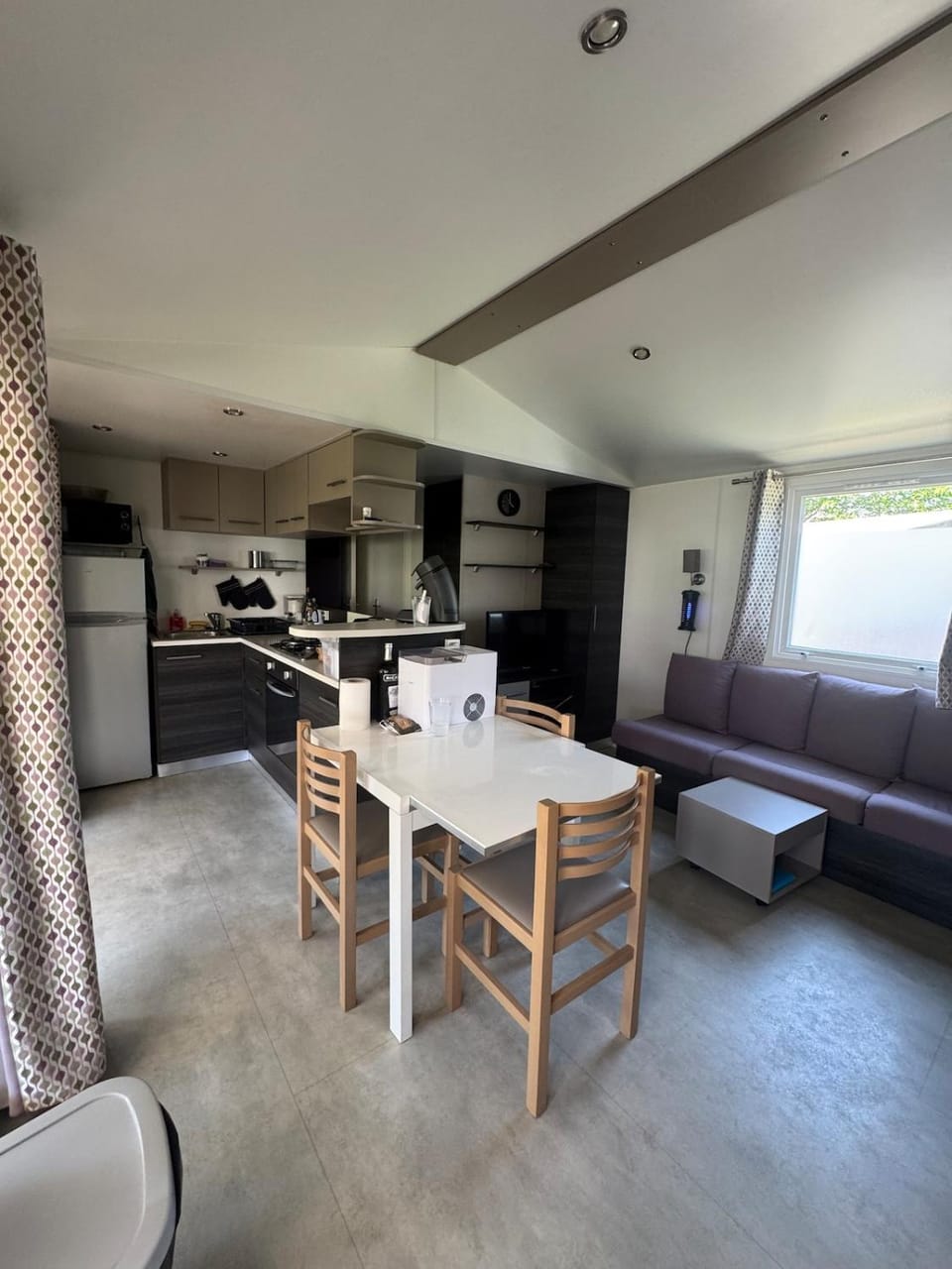 Kitchen or kitchenette, Living room, Seating area, Dining area, oven, pet friendly, stove