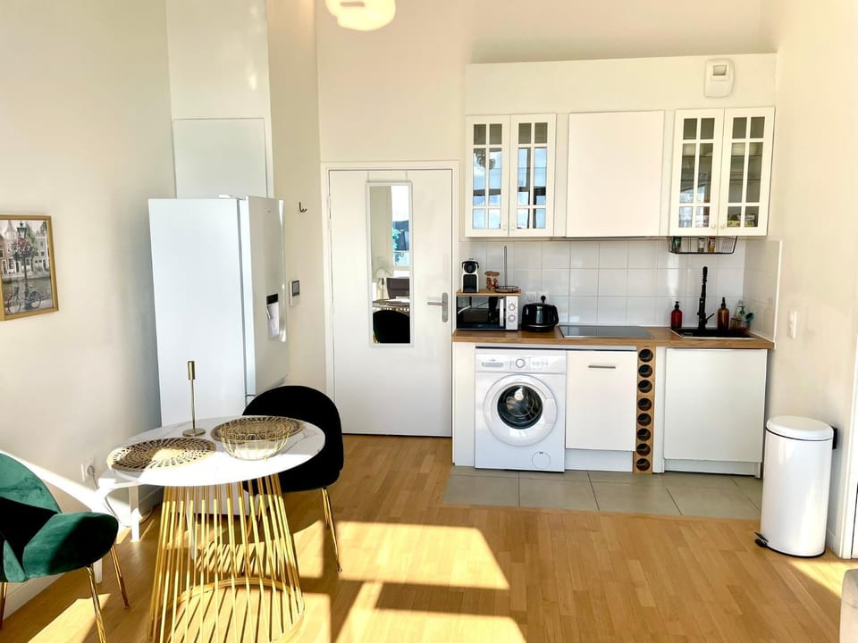 Kitchen or kitchenette, stove