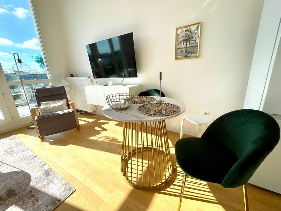 TV and multimedia, Living room, Dining area