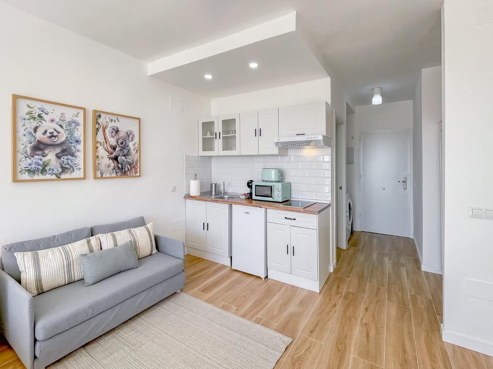Communal lounge/ TV room, Kitchen or kitchenette, Living room, stove, stove, kitchen, kitchen, air conditioner, air conditioner