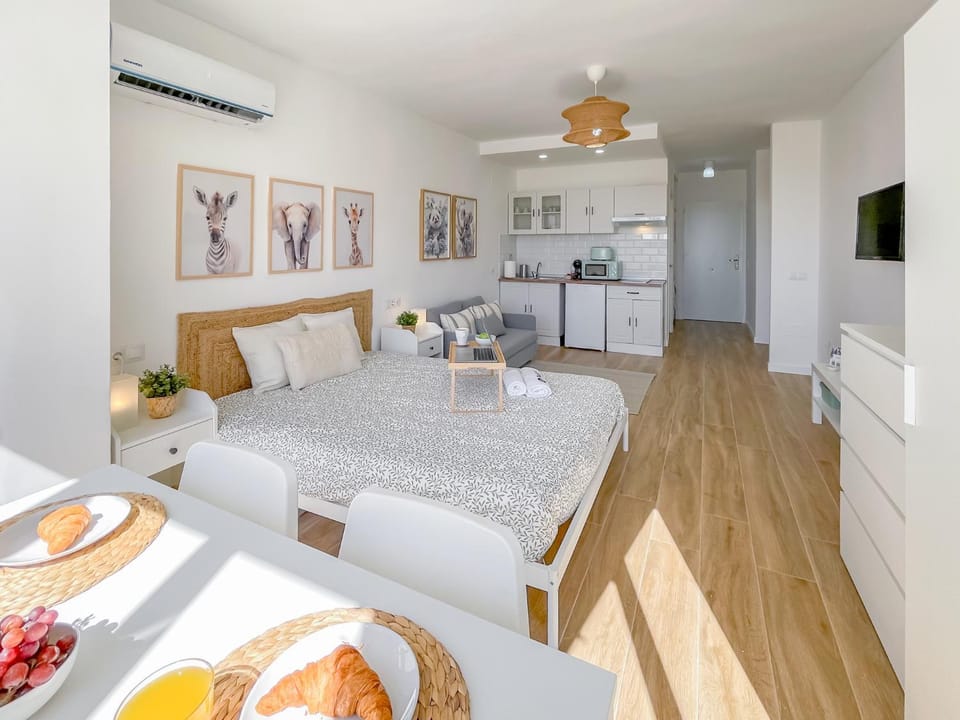 Communal lounge/ TV room, Dining area, Bedroom, kitchen, air conditioner, air conditioner