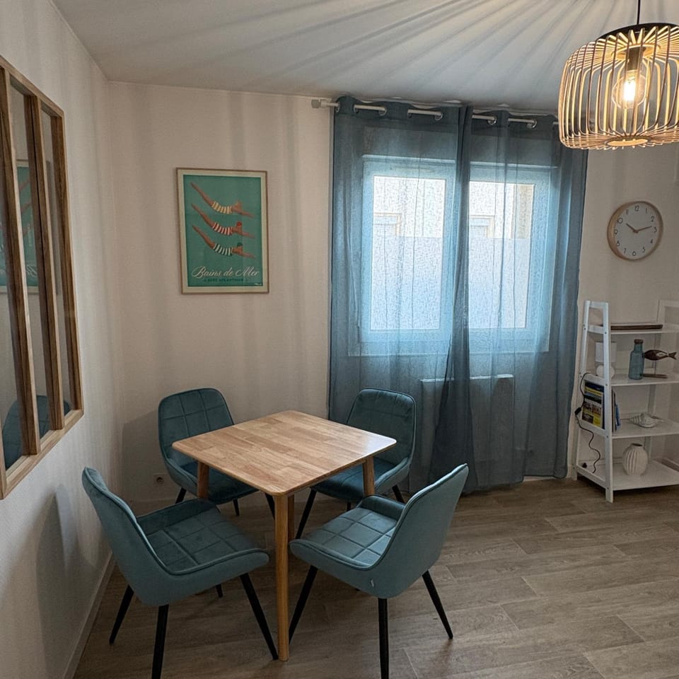 Bel appartement décoré avec goût, face à la gare Apartment in Lorient