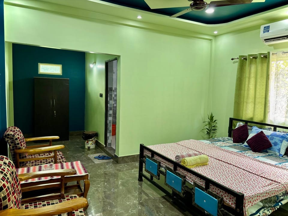 Bed, Photo of the whole room, Bedroom, air conditioner